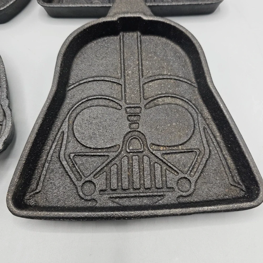 Star Wars Darth Vader, Mandalorian, Baby Yoda, Yo BB-8 Cast Iron Baking Skillet